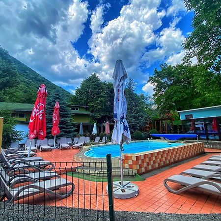 Pensiunea El Plazza Бэиле-Еркулане Экстерьер фото