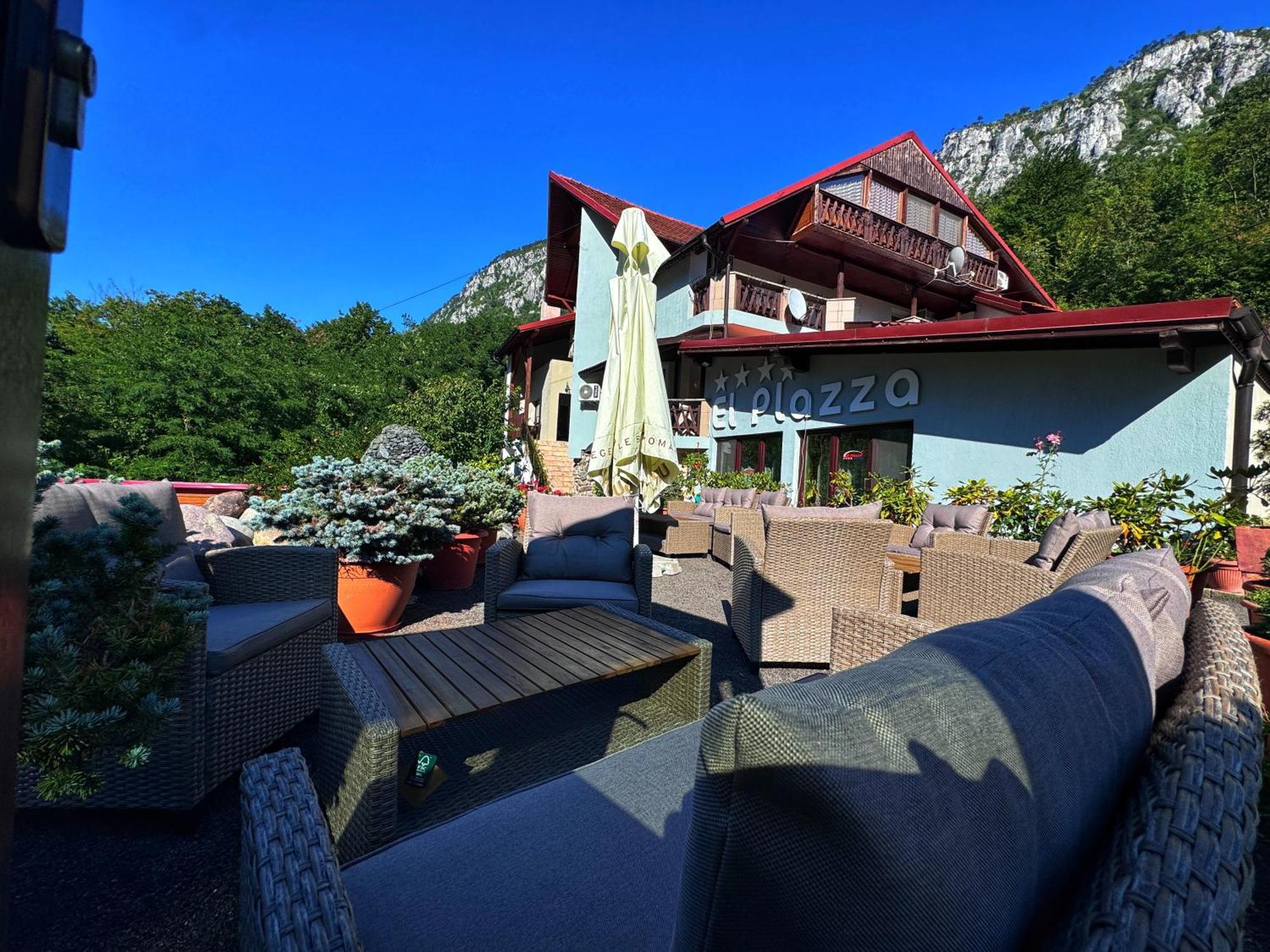 Pensiunea El Plazza Бэиле-Еркулане Экстерьер фото