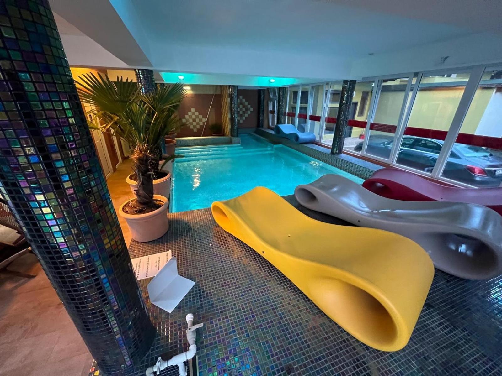 Pensiunea El Plazza Бэиле-Еркулане Экстерьер фото