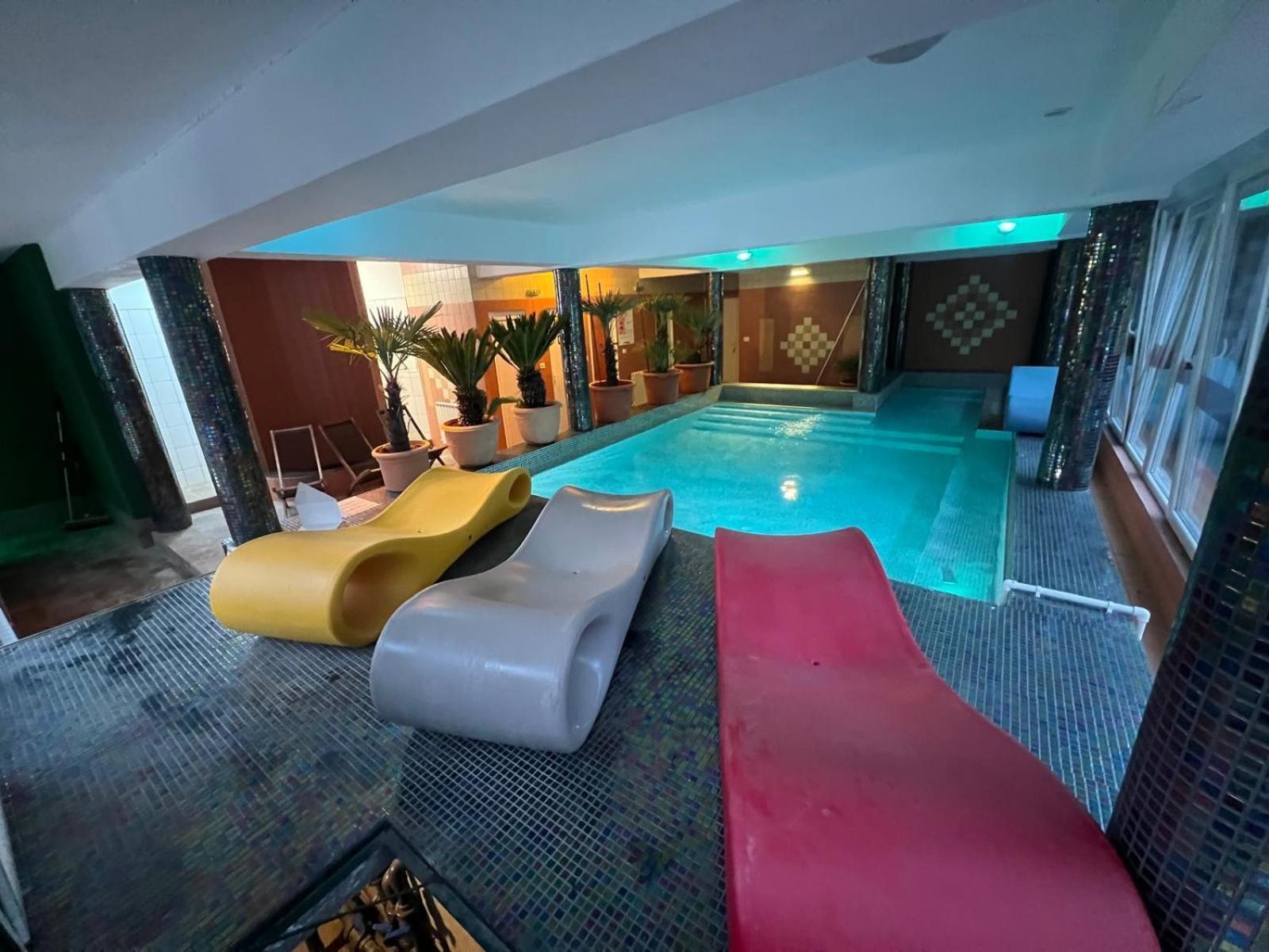 Pensiunea El Plazza Бэиле-Еркулане Экстерьер фото